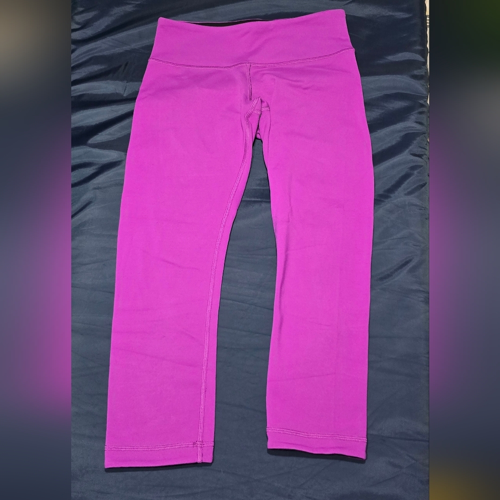 Lululemon Crops Reversible Leggings SIZE 6